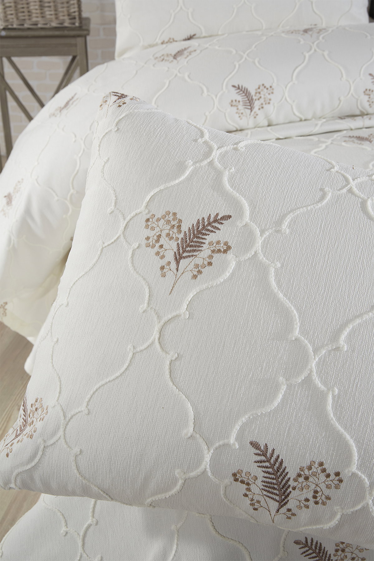 Artemis Nakışlı Şönil 3 Parça Çift Kişilik Yatak Örtüsü Bej - 4