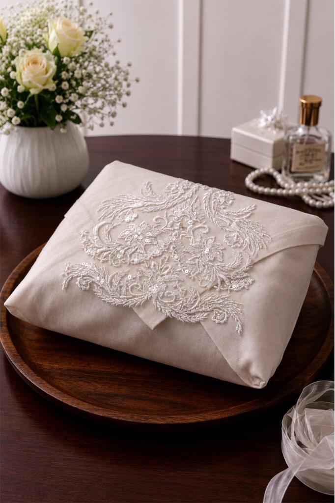 Dilan Saten Lüks Nişan Bohçası 90x90 cm Krem - 1