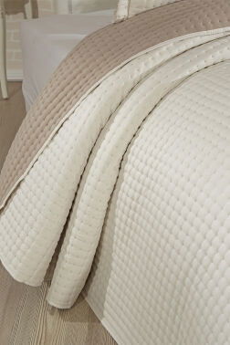 Elisa Dolgulu Çift Taraflı Çift Kişilik 240x260 Cm Yatak Örtüsü Krem - 2