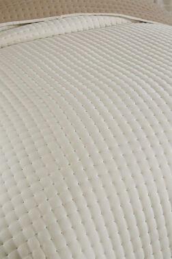 Elisa Dolgulu Çift Taraflı Çift Kişilik 240x260 Cm Yatak Örtüsü Krem - 3