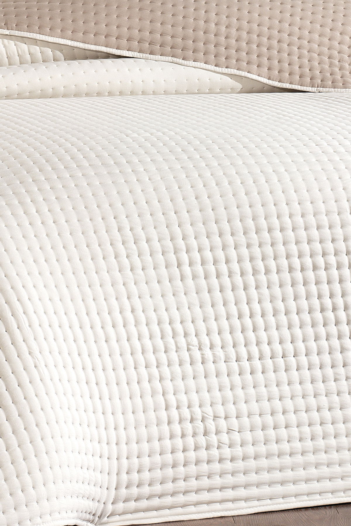 Elisa Dolgulu Çift Taraflı Çift Kişilik 240x260 Cm Yatak Örtüsü Krem - 4