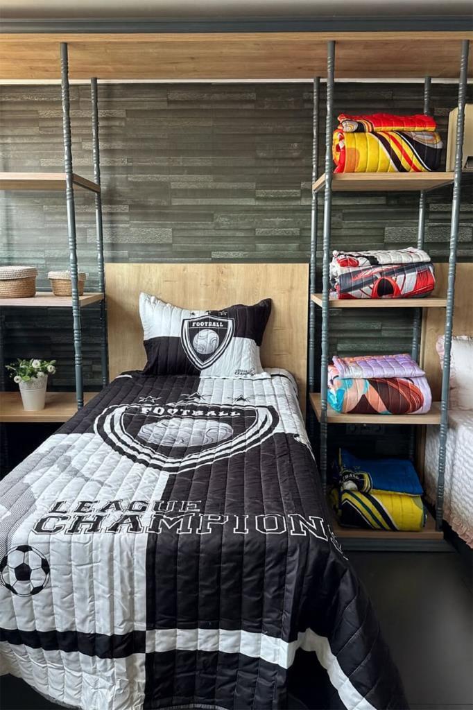Football Tek Kişilik Kapitoneli Yatak Örtüsü Siyah Beyaz 180x240 cm - 1
