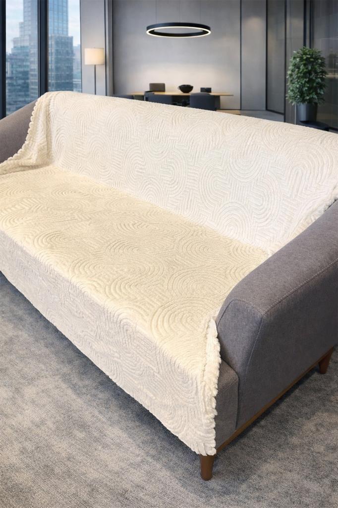 Geometrik Tavşan Tüyü Kaymaz Tabanlı Koltuk Örtüsü 170x215 Cm Krem - 1