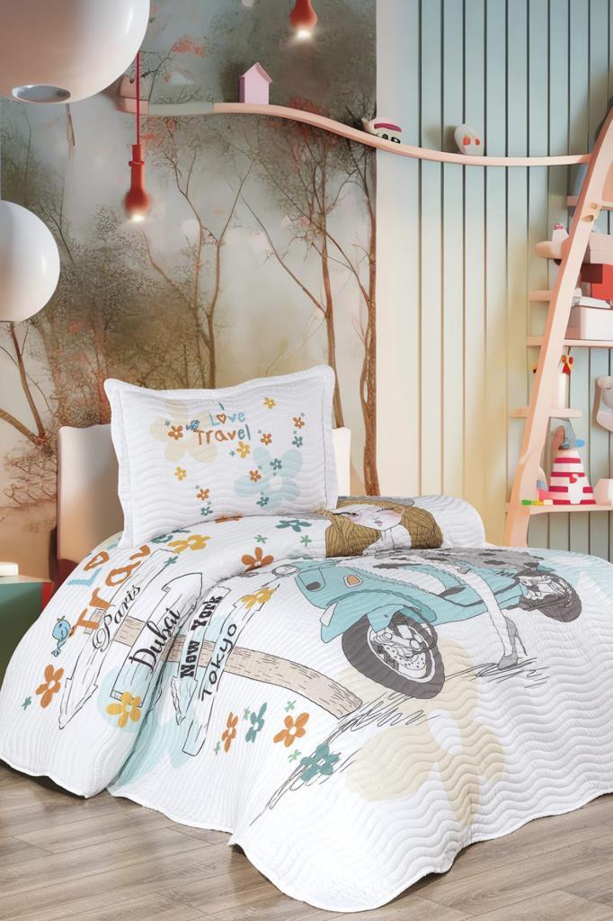 Gezgin Kız Baskılı Kapitoneli Tek Kişilik Yatak Örtüsü Mavi - 1