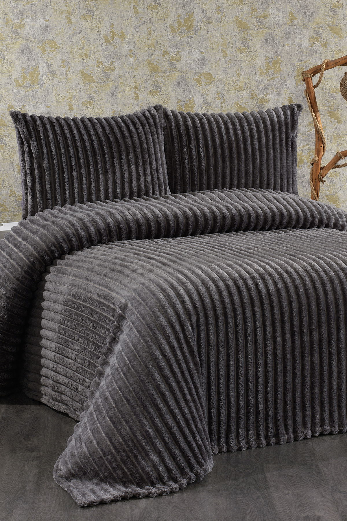 Granada Peluş Çift Kişilik Yatak Örtüsü Antrasit - 1