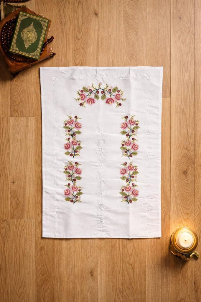 Kanaviçe İşlemeli Gardenya 70x135 cm Seccade Kırmızı - 1