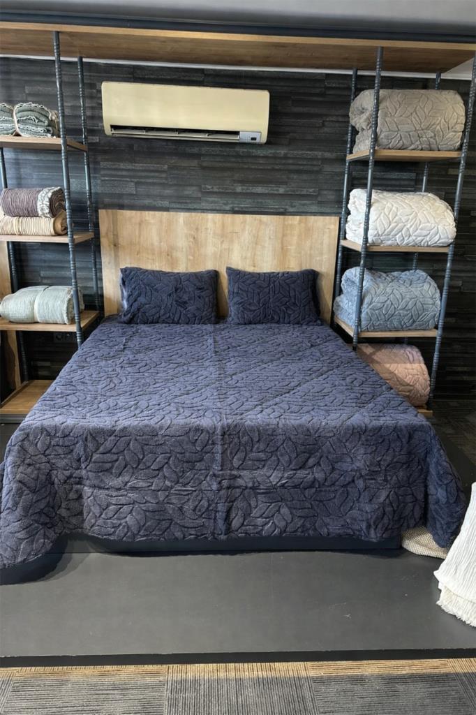 Lisome Çift Kişilik Pelüş Yatak Örtüsü 220x240 cm Antrasit - 1