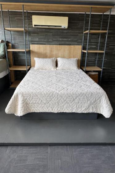 Lisome Çift Kişilik Pelüş Yatak Örtüsü 220x240 cm Krem - Çeyiz Diyarı