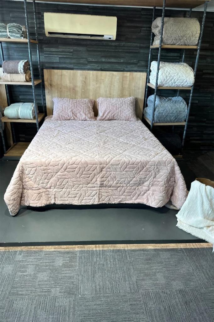 Lisome Çift Kişilik Pelüş Yatak Örtüsü 220x240 cm Pudra - 1