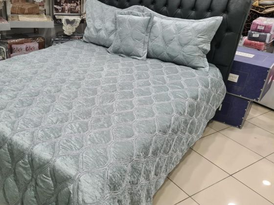 Motto 4 Parça Kadife Şönil İşlemeli Yatak Örtüsü Gri - Çeyiz Diyarı