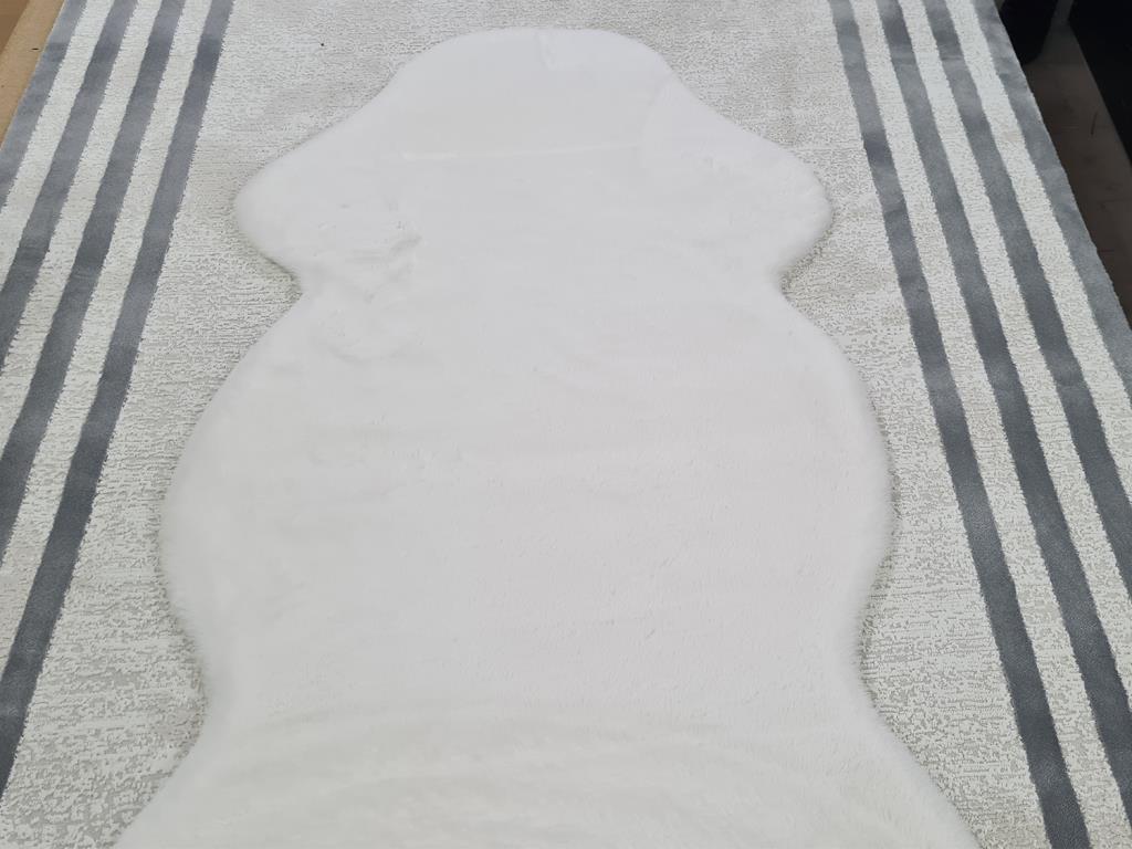 Rabbit Postu Tüylü Kaydırmaz Halı 80x150 Cm Beyaz - 1