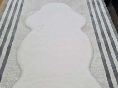 Rabbit Postu Tüylü Kaydırmaz Halı 80x150 Cm Beyaz - 1