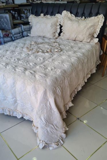 Sure 4 Parça Şönil İşlemeli Yatak Örtüsü Bej - Çeyiz Diyarı