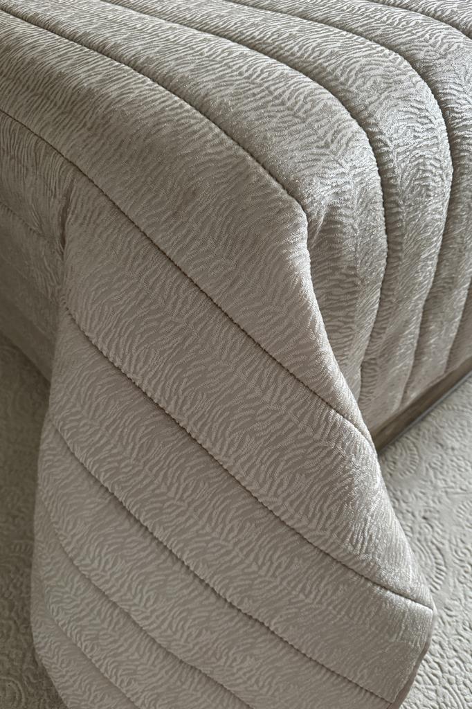 Velmira Jakarlı Kadife Elyaf Dolgulu Yatak Örtüsü 240x240 cm Bej - 2