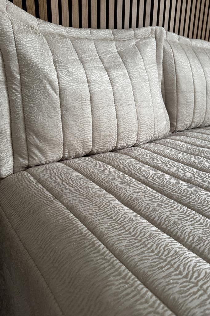 Velmira Jakarlı Kadife Elyaf Dolgulu Yatak Örtüsü 240x240 cm Bej - 3