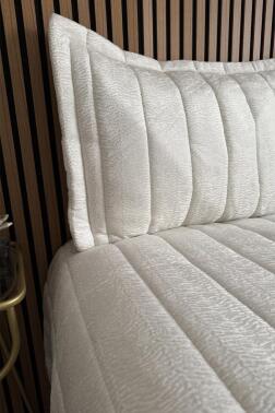 Velmira Jakarlı Kadife Elyaf Dolgulu Yatak Örtüsü 240x240 cm Krem - 3