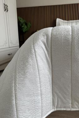 Velmira Jakarlı Kadife Elyaf Dolgulu Yatak Örtüsü 240x240 cm Krem - 4