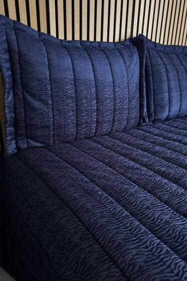 Velmira Jakarlı Kadife Elyaf Dolgulu Yatak Örtüsü 240x240 cm Lacivert - Çeyiz Diyarı (1)