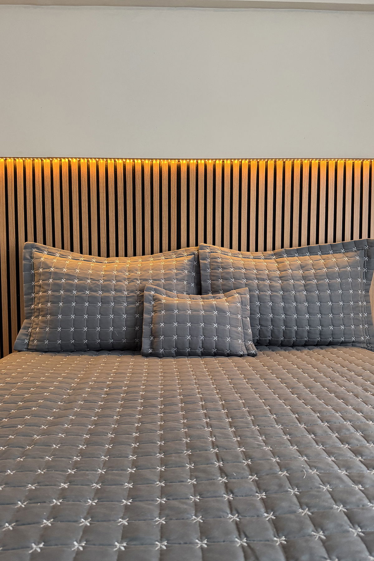 Yıldız Çift Kişilik Kapitoneli Yatak Örtüsü Antrasit - 3